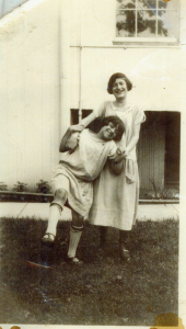 039 Josephine & Gladys Leone